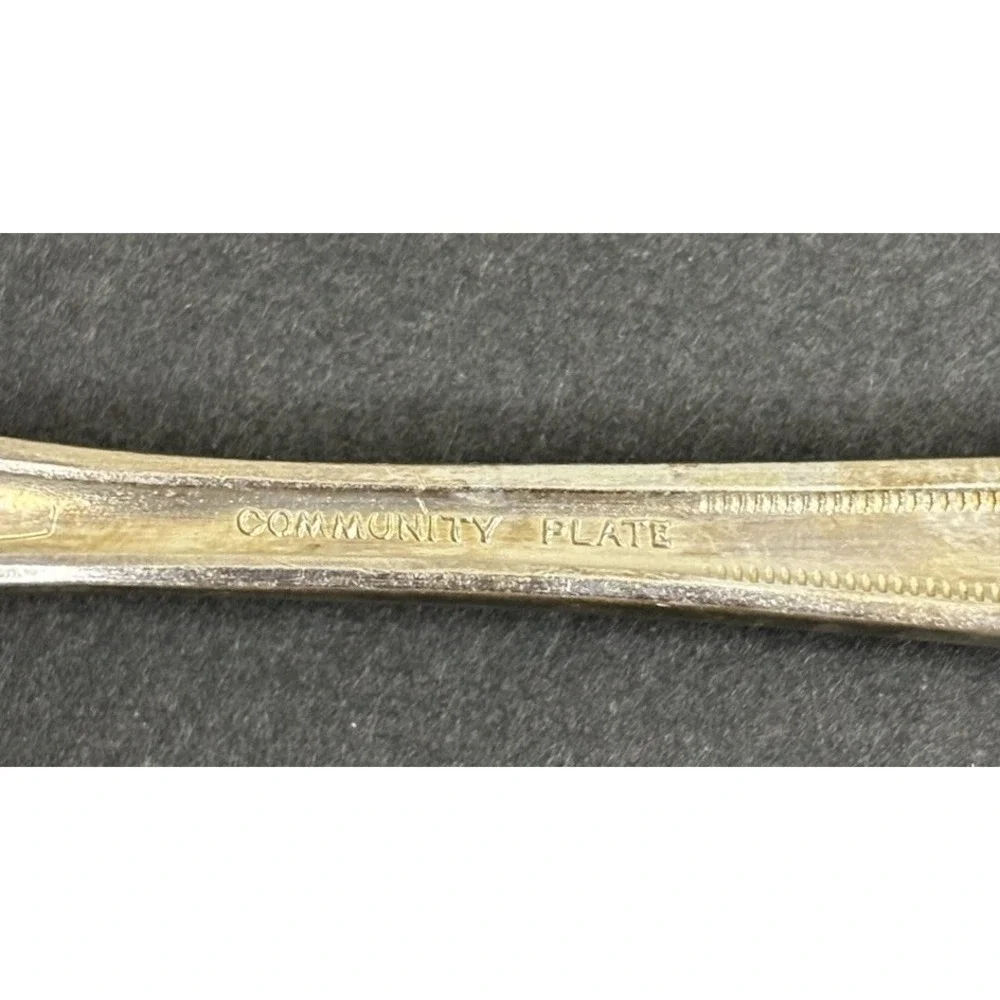 8 Oneida Community Grosvenor Dinner Forks Silverplate 7 3/4